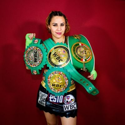 Zulina “La Loba” Muñoz / 10 defensas del título Supermosca WBC / 10 defenses of the WBC Super Flyweight title
 Lic. Acondicionamiento físico.