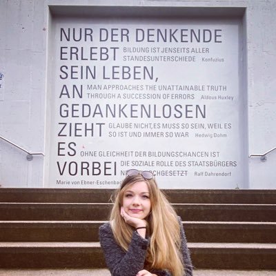 Grüne Biologiestudierende, die Homöopathie und anderen esoterisch-anthroposophischen Hokuspokus kacke findet. Und Nazis natürlich!