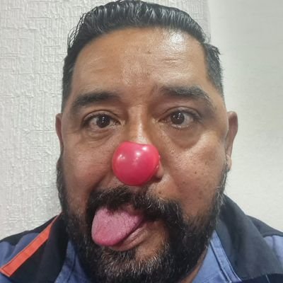 Mexicano, Cuatrero de la vocacional 6, melomano, folklorista, motociclista.

loco en general.