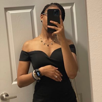 chaeshanti's profile picture. married 💍 black ✊🏽 lesbian 🏳️‍🌈feminist 💕