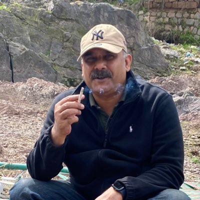 اِیَّاكَ نَعْبُدُ وَ اِیَّاكَ نَسْتَعِیْن ہم تیری ہی عبادت کرتے ہیں اور تجھ ہی سے مدد چاہتے ہیں ۔