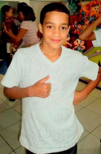 Amor: Não espere um sorriso para ser gentil Não espere ser amado para amar Não espere ficar sozinho para reconhecer o valor de quem está do seu lado . ♥ . ♥ . ♥