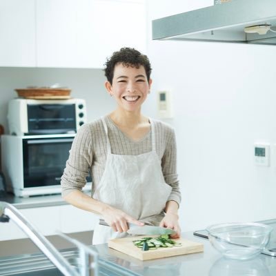 クックパッド初代編集長/料理愛好家。趣味は料理🍳仕事も料理。著書『ちょっとの丸暗記で外食レベルのごはんになる』『時間があっても、ごはん作りはしんどい』など。クックパッドのオフィシャルポッドキャスト『ぼくらはみんな食べている』でお料理のお喋りをしています。