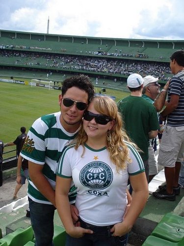 somos um casal,abençoado por Deus,e agora para renovar nossas alianças Deus nos enviou uma filha,Gabrielli que estamos esperando ansiosos a sua chegada..
