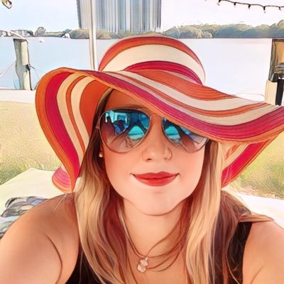 I am a happy and spiritual person who loves movies, music, and life! Blessings to all. @gabygrigo en IG