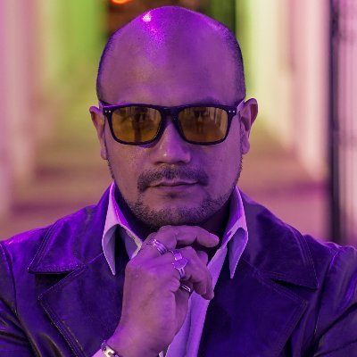 Músico, cantante, compositor. Argentino. Presentando nuevo disco: Impulsos Naturales Vol 1. Musician, singer. Argentinian. Introducing new album!
