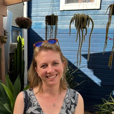 SF Bay Area born & stayed. Reader, writer, teacher, environmentalist, Mama. ‘21 haikus now ‘22 observations. @ecotheo social media ed. Reviews @heavyfeatherrev