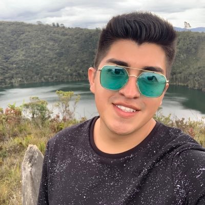 Comprometido con el cuidado animal (incluyendo los seres humanos).Destilo veneno cuando me siento agredido. Me gusta hablar y hablar y tomarme fotos hablando 😅
