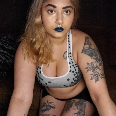 18+ 🦇 Elderly Lady Cringe. 🏳️‍🌈 Hungarian/Indian. 🇨🇦 Casual heaux. Costumes & cosplay. FREE PAGE. 😈 Talk to me about horror, JJK, & video games.
