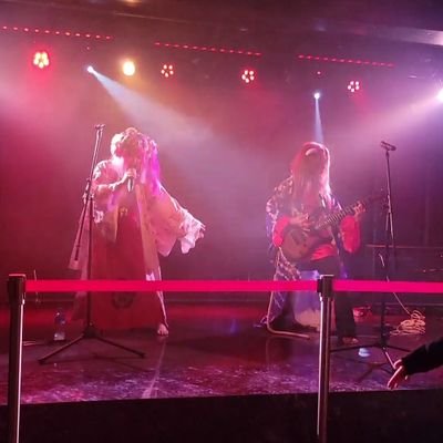 双子による和風メタルバンド、東方和風メタルvocalアレンジサークル、時々セッションやコスパフォもするユニット。和洋折衷ゆめかわ小物の販売は【こんこん糖華堂】にて。Vo.市姫 @dollmiu Gt.鈴音@dollrabbit_suzu