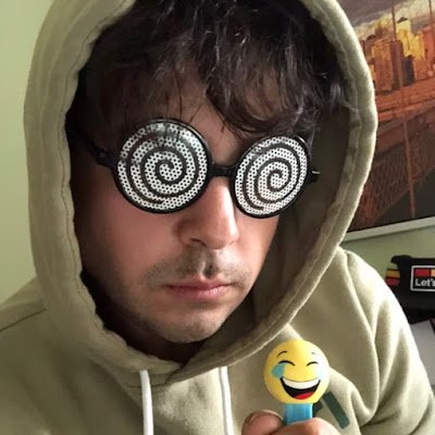 weeb.  少し日本語を知る。アメリカ出資です。ロスアンゼルス、カリフォルニア。