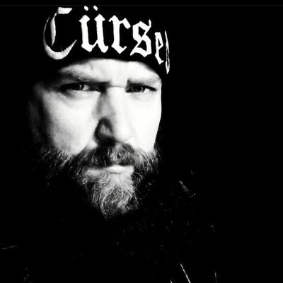 Drummer for acclaimed Scottish rock bands @FliesOfficial @TheKingLotš¤š»// Coffinbone Clothing š//
Braw Beard š§//Code, Balbex & Duallist Artistš„ //Celticš