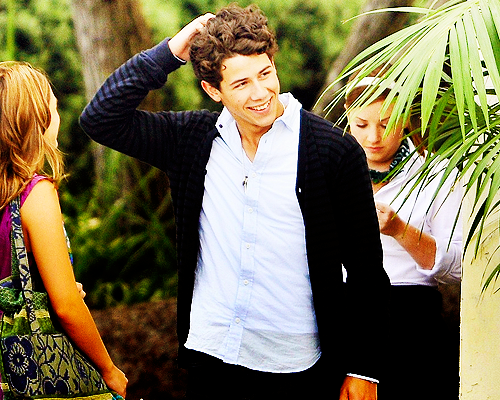 nicholasfaker's profile picture. It's hard not to stare the way you moving your body like you never had a love.