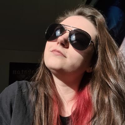 Studying Computer Science, driving motorcycle, gaming on PC, watching series, listening to metal, playing bass. Nothing else to see here. #Tetel™