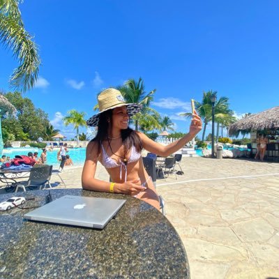 AndreeaTeran's profile picture. 📱Instagram: andreea_teran