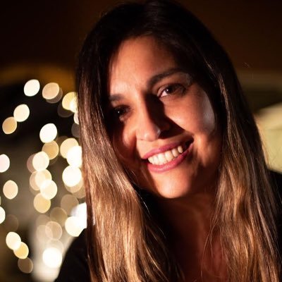 Matrona de corazon - amante de los animales -funcionaria publica-apruebo