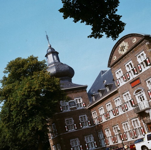 Abdij Rolduc is een sfeervol hotel en congrescentrum in een van de oudste gebouwen van Nederland. 900 Jaar traditie, schoonheid, kennis, rust en ruimte.