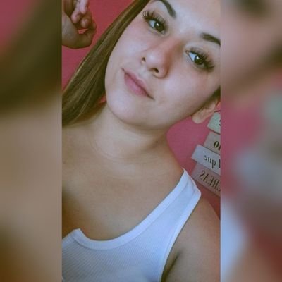 DebiiiiSalazar1's profile picture. 