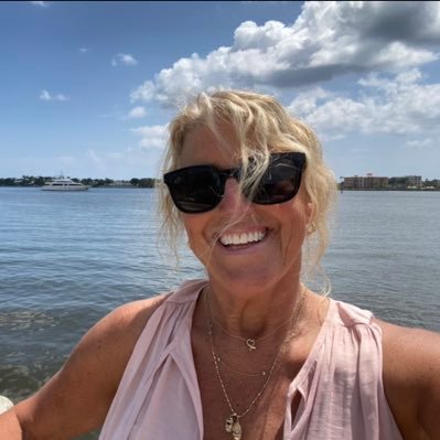 former NYer living in SC ❤️animals 🌞 & 🏝 ,🇺🇸 #RollTide