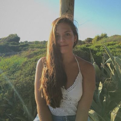 Laraadg's profile picture. 