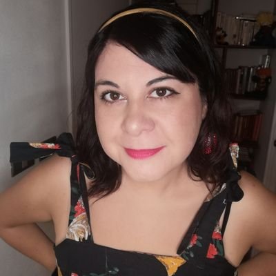 Profe y fotógrafa. Feminista. Ñoña. Colorinche. Procrastinadora. Whovian. Encantadora de Impresoras y re-cargadora de Plumones. Odio eterno a los museos de cera