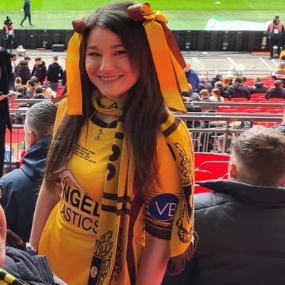 Tinpot football aficionado. Very small person. Maker of tasty treats. 🏳️‍⚧️🏳️‍🌈Ally. She/her @suttonunited EDI Champion/#HerGameToo Ambassador (views my own)