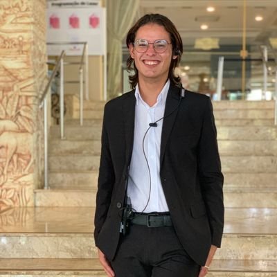 Viva cada dia como se fosse o último
Renasça a cada manhã e faça suas 24 horas valerem a pena
Conserte seus erros, ou repita-os se julgar necessário
Felicidade
