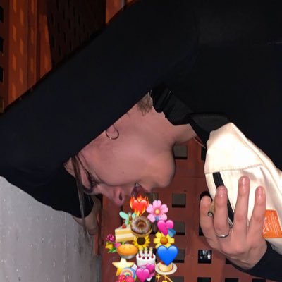 algo quiere la coneja cuando mueve las orejas