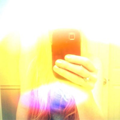 lindsayanahata's profile picture. 