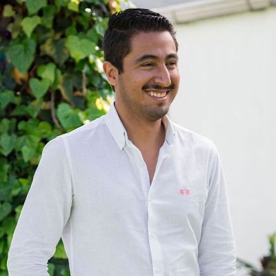 J_Nayid's profile picture. Cuando un loco parece completamente sensato, es ya el momento de ponerle la camisa de fuerza #Bukowski