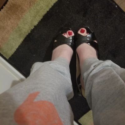 Hello the name is sweetvanilla 6½ feet sweet fun classy Feet seller Cash app  $sweetvanilla9211