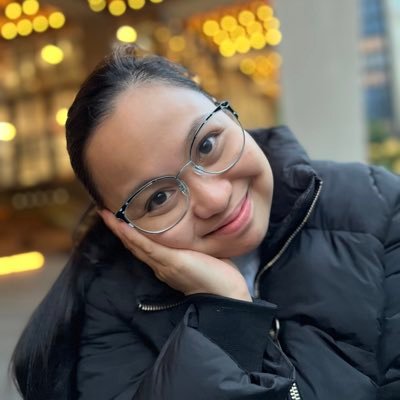 nicolevictorial's profile picture. @deakin || Going forward, the path is yours. Own it. || 🎈