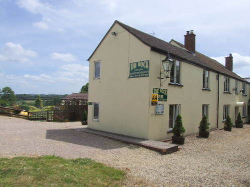Award winning accommodation in the Forest of Dean. with 25 mile views from the garden and Walking and Cycle tracks starting from the Door
