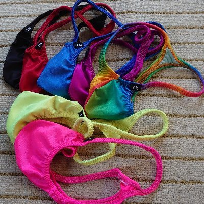 Tバック、コックリング、ペニス貞操帯、スキニーデニムが好きです。
Tバックは毎日履いています。
TバックはTMcollection、TMJを愛用しています。
日焼けも好きなので、Tバックで焼いています。
スキニーはディーゼル、REPLAY等をよく履いています。
ゲイではありません。