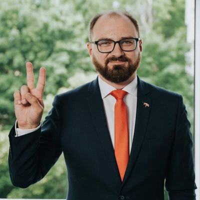 Алесь Лапко. Head of the Belarusian Youth Hub @BYHUBorg ✸. Representative of @BelarusInPoland 🌐. Love Belarus🤍❤️🤍
Support Ukraine🇺🇦