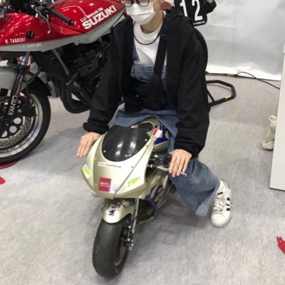 2022.02.09 中型二輪免許取得🏍車の免許は10年以上！ゴールド💰いつか乗りたいバイク→モンキー125、ハーレー、XSR、GB350S😂身長157cmの都内生息チビッコライダー見習い。🍜🎮 🐶 🐱 🍰🎸 BTS🚗 🏍←new