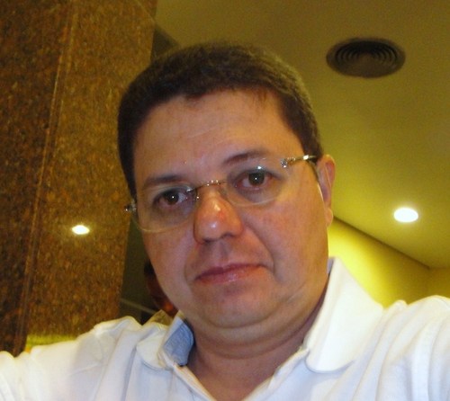 BRASILEIRO, CASADO, CORRETOR DE IMÓVEIS. vivo para servir e honrar as virtudes concedidas pelo meu unico ser supremo DEUS!
