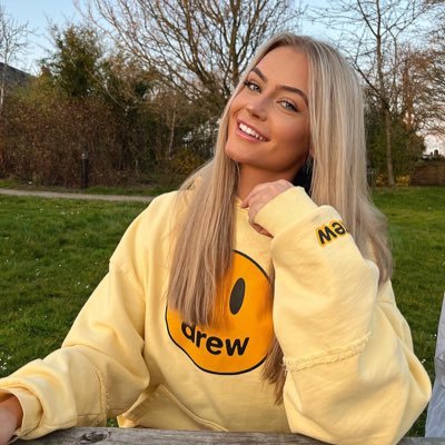 laurafell_'s profile picture. 