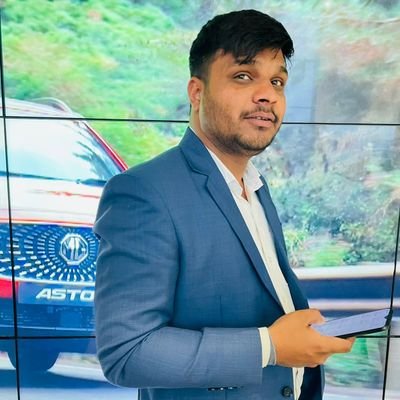 Pardeep89Deval's profile picture. कैमरा थामे खड़ी थी ज़िन्दगानी
और हमको मुस्कुराना पड़ रहा था