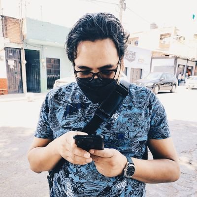 lokosifuentes's profile picture. Tengo una pregunta que a veces me tortura: ¿estoy loco yo o los locos son los demás?.