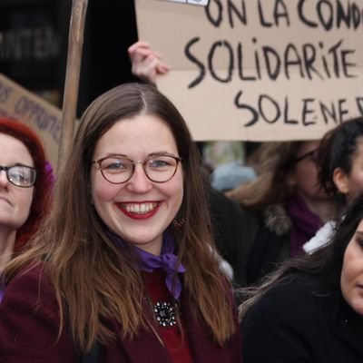 Liberté 🕊, égalité 🏳️‍🌈, sororité 👭 --- #Féministe / #NousToutes Lille / #kiné --- 💪💪🏻💪🏼💪🏽💪🏾💪🏿