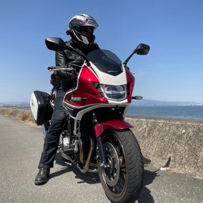 International Business Consultant. Spare time riding around Japan. Honda CB1300 Super Bol dor. Four wheels move the body, two wheels move the soul.