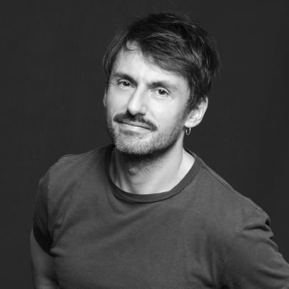 Director, guionista, profesor, cortometrajista, teatrero y peliculero...