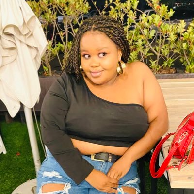 nomaswazi__'s profile picture. Entrepreneur 💡 Degree’d and Honour’d👩🏾‍🎓💫👑 IG : nomaswazi_tshabalala. Founder of @mshengushgb 💫 🙂
