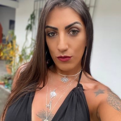 aquariana nata ♒️
criadora do grupo do bem Juma,tentando levar um pouco de amor pra quem tem tão pouco 🌻👩👧👧
