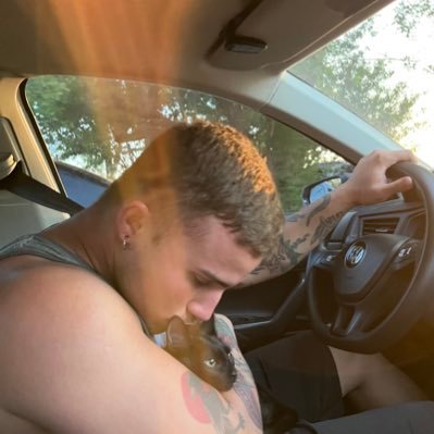 Vinicius_ILP's profile picture. He is a punk rocker, don't trust no one