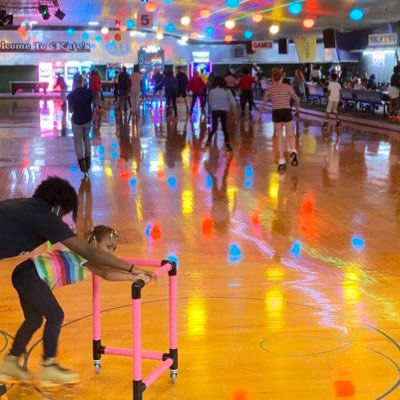 Sub Twitter of the National Rollerskating Association and aiming to encourage ROLLERSKATING to any and everyone. #mysk8moves
