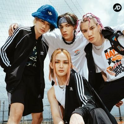 Hi ! Thanks for follow me, I'am UNIX, My bias is Mcka, but OT4 is everything, 4MIX is my safe place, personal and fan account at the same time ❤️