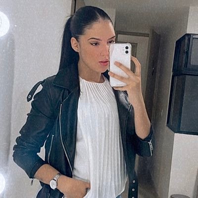 lauradb9807's profile picture. 