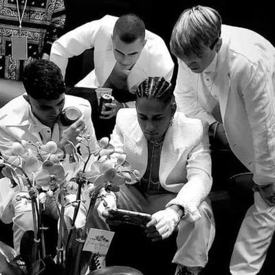 Apoyando a mis chicos lindos @cncomusic. 👀🩶